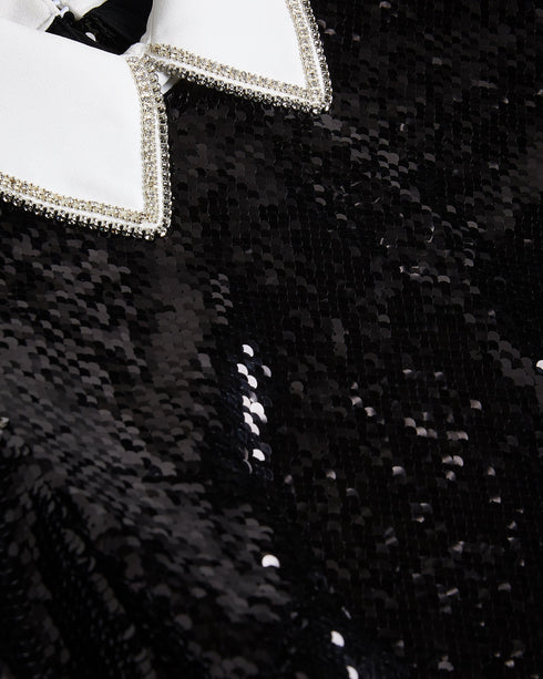 ZARELL-Dresses-ZARELL makes a statement. Adorned with glistening sequins, this shift dress takes glam to the next level. A contrasting collar embellished with diamantés completes the look. Mini shift dress All-over sequins Classic collar with diamanté trim Button fastening with keyhole cut-out Silvia is 5'11" / 1.8m and wears Grey in a Ted size 1- Ted Baker Romania